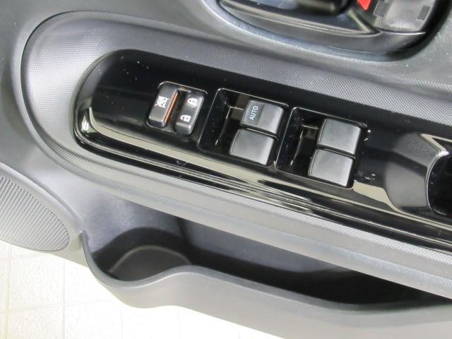 アクア Sスタイルブラック バックモニタ- ナビTV イモビライザー LEDライト スマートキープッシュスタート 1オーナー Wエアバッグ キーフリ メモリーナビゲーション 横滑り防止装置付き 1セグ フルオートエアコン ABS(10枚目)