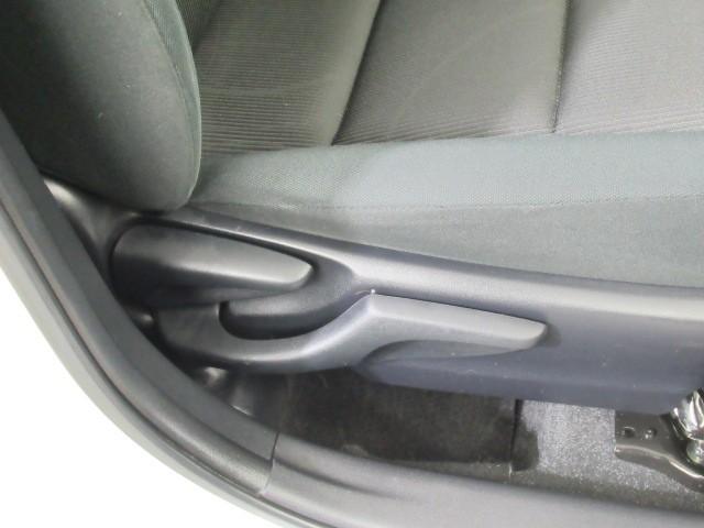 アクア Sスタイルブラック バックモニタ- ナビTV イモビライザー LEDライト スマートキープッシュスタート 1オーナー Wエアバッグ キーフリ メモリーナビゲーション 横滑り防止装置付き 1セグ フルオートエアコン ABS(11枚目)