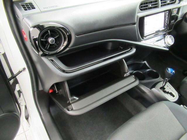 アクア Sスタイルブラック バックモニタ- ナビTV イモビライザー LEDライト スマートキープッシュスタート 1オーナー Wエアバッグ キーフリ メモリーナビゲーション 横滑り防止装置付き 1セグ フルオートエアコン ABS(30枚目)