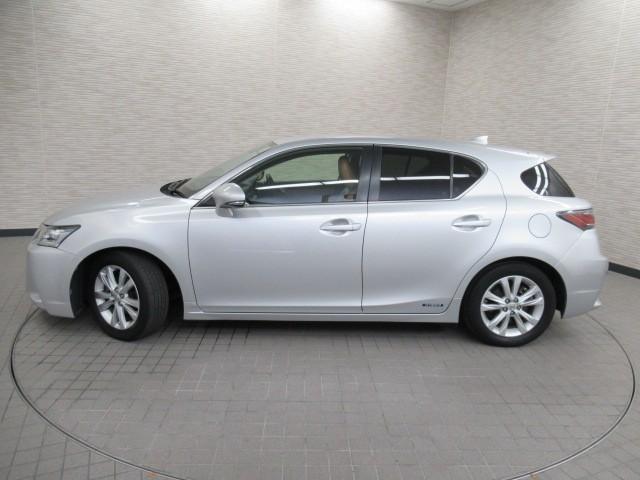 ＣＴ ＣＴ２００ｈ　バージョンＣ　ＴＶナビ　サイドエアバック　地デジＴＶ　バックガイドモニター　アルミ　キーレスエントリー　ＥＳＣ　ＥＴＣ付き　ＡＵＴＯエアコン　エアバック　クルーズコントロール付　Ｐシート　パワーウインドウ　スマキー（6枚目）