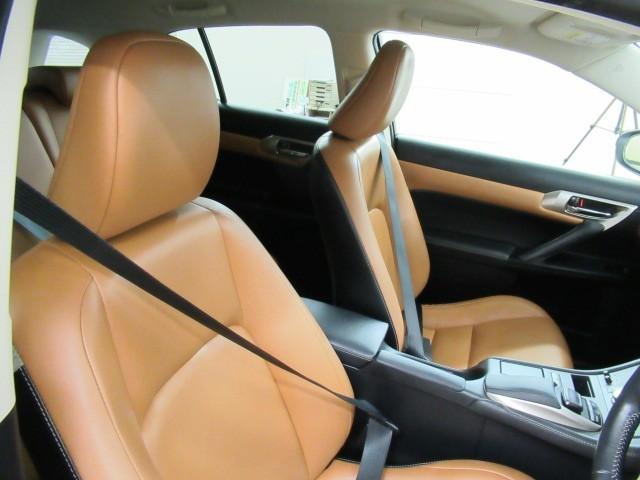 ＣＴ ＣＴ２００ｈ　バージョンＣ　ＴＶナビ　サイドエアバック　地デジＴＶ　バックガイドモニター　アルミ　キーレスエントリー　ＥＳＣ　ＥＴＣ付き　ＡＵＴＯエアコン　エアバック　クルーズコントロール付　Ｐシート　パワーウインドウ　スマキー（10枚目）