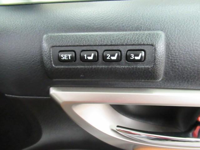 ＣＴ ＣＴ２００ｈ　バージョンＣ　ＴＶナビ　サイドエアバック　地デジＴＶ　バックガイドモニター　アルミ　キーレスエントリー　ＥＳＣ　ＥＴＣ付き　ＡＵＴＯエアコン　エアバック　クルーズコントロール付　Ｐシート　パワーウインドウ　スマキー（11枚目）