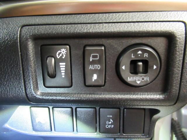 ＣＴ ＣＴ２００ｈ　バージョンＣ　ＴＶナビ　サイドエアバック　地デジＴＶ　バックガイドモニター　アルミ　キーレスエントリー　ＥＳＣ　ＥＴＣ付き　ＡＵＴＯエアコン　エアバック　クルーズコントロール付　Ｐシート　パワーウインドウ　スマキー（14枚目）