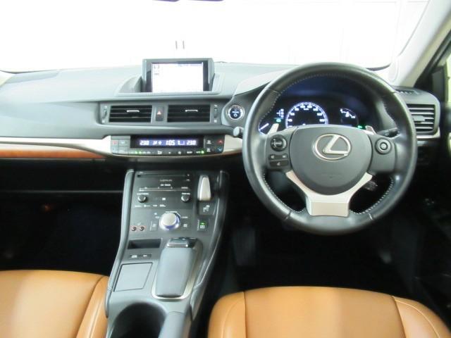 ＣＴ ＣＴ２００ｈ　バージョンＣ　ＴＶナビ　サイドエアバック　地デジＴＶ　バックガイドモニター　アルミ　キーレスエントリー　ＥＳＣ　ＥＴＣ付き　ＡＵＴＯエアコン　エアバック　クルーズコントロール付　Ｐシート　パワーウインドウ　スマキー（26枚目）