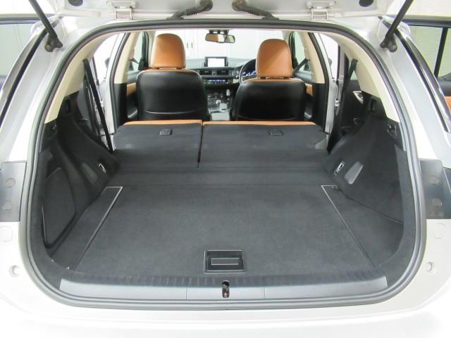 ＣＴ ＣＴ２００ｈ　バージョンＣ　ＴＶナビ　サイドエアバック　地デジＴＶ　バックガイドモニター　アルミ　キーレスエントリー　ＥＳＣ　ＥＴＣ付き　ＡＵＴＯエアコン　エアバック　クルーズコントロール付　Ｐシート　パワーウインドウ　スマキー（30枚目）