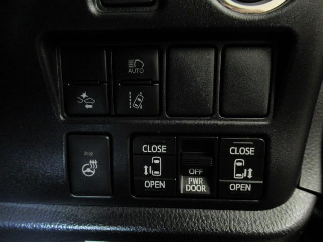 エスクァイア Gi プレミアムパッケージ ブラックテーラード 衝突軽減 盗難防止システム 3列 スマキー DVD再生 LEDライト キーフリー オートクルーズコントロール アイドリングストップ 横滑り防止機能 エアバッグ オートエアコン ABS ETC ナビTV(11枚目)