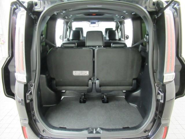 エスクァイア Gi プレミアムパッケージ ブラックテーラード 衝突軽減 盗難防止システム 3列 スマキー DVD再生 LEDライト キーフリー オートクルーズコントロール アイドリングストップ 横滑り防止機能 エアバッグ オートエアコン ABS ETC ナビTV(27枚目)