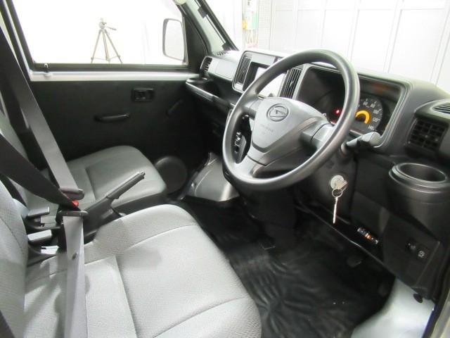 ハイゼットカーゴ スペシャル　アイドルストップ　ＥＴＣ装着車　Ｗエアバック　フルセグ　ＡＢＳ付き　１オーナー車　エアバック　エアコン付　ナビＴＶ　メモリナビ　ＤＶＤ再生可（7枚目）