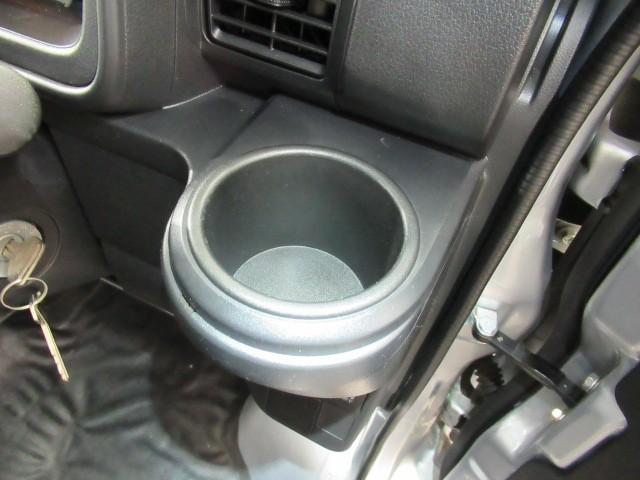 ハイゼットカーゴ スペシャル　アイドルストップ　ＥＴＣ装着車　Ｗエアバック　フルセグ　ＡＢＳ付き　１オーナー車　エアバック　エアコン付　ナビＴＶ　メモリナビ　ＤＶＤ再生可（9枚目）