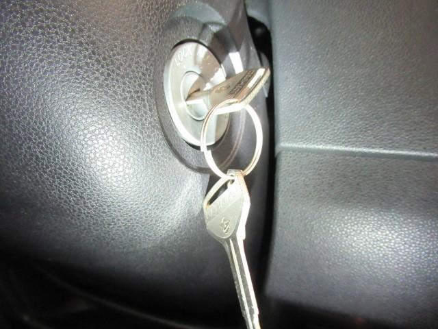 ハイゼットカーゴ スペシャル　アイドルストップ　ＥＴＣ装着車　Ｗエアバック　フルセグ　ＡＢＳ付き　１オーナー車　エアバック　エアコン付　ナビＴＶ　メモリナビ　ＤＶＤ再生可（12枚目）