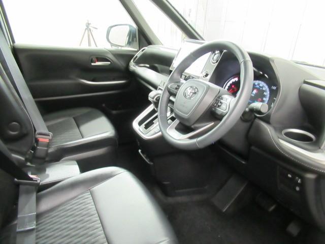 ノア S-Z アルミホイール デュアルエアコン クルーズコントロール 盗難防止装置 LEDライト 両側自動ドア メモリーナビ キーレス 横滑り防止 ナビTV ワンオーナー 三列シート DVD再生 スマートキー(8枚目)