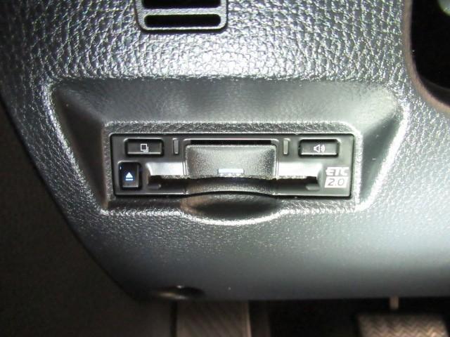 ノア S-Z アルミホイール デュアルエアコン クルーズコントロール 盗難防止装置 LEDライト 両側自動ドア メモリーナビ キーレス 横滑り防止 ナビTV ワンオーナー 三列シート DVD再生 スマートキー(10枚目)