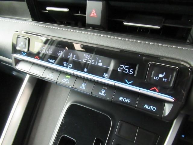 ノア S-Z アルミホイール デュアルエアコン クルーズコントロール 盗難防止装置 LEDライト 両側自動ドア メモリーナビ キーレス 横滑り防止 ナビTV ワンオーナー 三列シート DVD再生 スマートキー(18枚目)