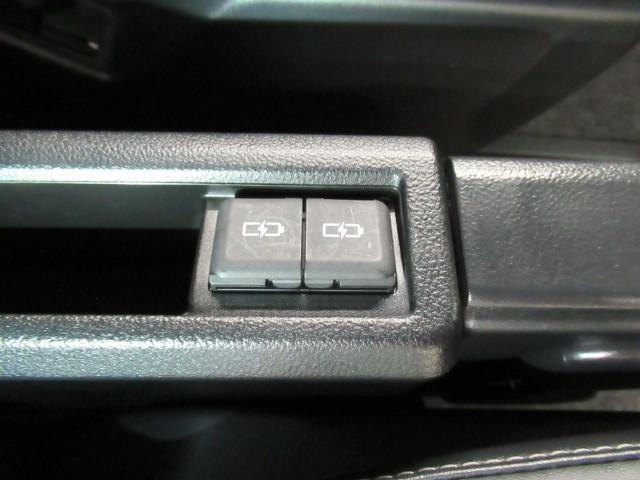 ノア S-Z アルミホイール デュアルエアコン クルーズコントロール 盗難防止装置 LEDライト 両側自動ドア メモリーナビ キーレス 横滑り防止 ナビTV ワンオーナー 三列シート DVD再生 スマートキー(24枚目)