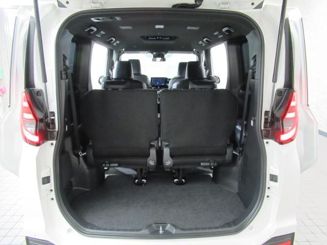 ノア S-Z アルミホイール デュアルエアコン クルーズコントロール 盗難防止装置 LEDライト 両側自動ドア メモリーナビ キーレス 横滑り防止 ナビTV ワンオーナー 三列シート DVD再生 スマートキー(29枚目)