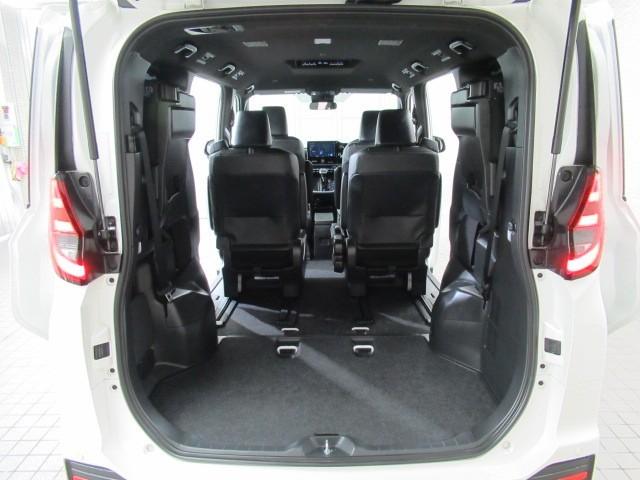 ノア S-Z アルミホイール デュアルエアコン クルーズコントロール 盗難防止装置 LEDライト 両側自動ドア メモリーナビ キーレス 横滑り防止 ナビTV ワンオーナー 三列シート DVD再生 スマートキー(30枚目)