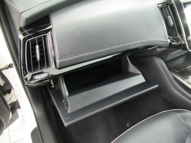 クラウンハイブリッド ＲＳアドバンス　地デジ　衝突被害軽減装置　黒革シート　ＬＥＤヘットライト　後カメラ　クルコン　ＡＣ　Ｐシート　エアバッグ　ナビＴＶ　セキュリティーアラーム　１００Ｖ充電　キーフリー　スマートキ　パワーウィンドウ（33枚目）