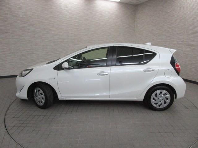 アクア Sスタイルブラック バックモニタ- 地デジフルセグ ナビTV イモビライザー スマートキープッシュスタート Wエアバッグ キーフリ メモリーナビゲーション 横滑り防止装置付き DVDプレーヤー フルオートエアコン ABS(6枚目)