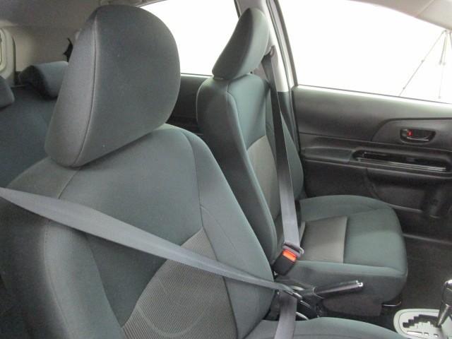 アクア Sスタイルブラック バックモニタ- 地デジフルセグ ナビTV イモビライザー スマートキープッシュスタート Wエアバッグ キーフリ メモリーナビゲーション 横滑り防止装置付き DVDプレーヤー フルオートエアコン ABS(10枚目)