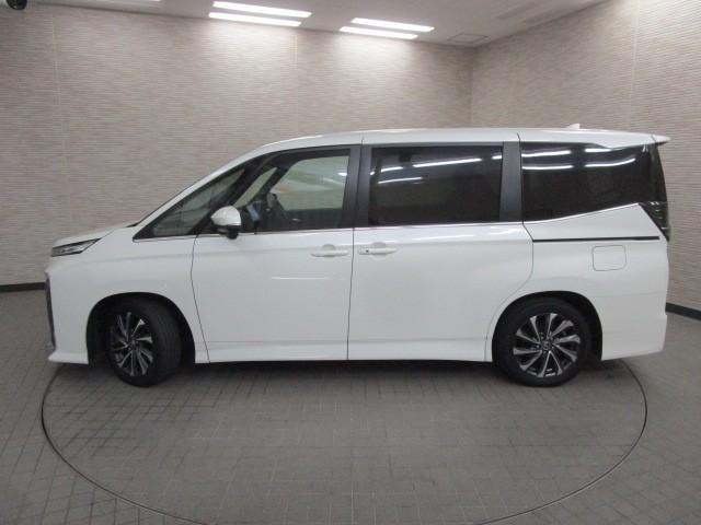 ヴォクシー S-Z DVD再生機能 スマートキープッシュスタート 両側電動パワースライドドア パワーウインドウ 1オナ ETC車載器 LEDライト デュアルエアコン アルミホイール 盗難防止装置 横滑り防止機能 ナビTV(5枚目)