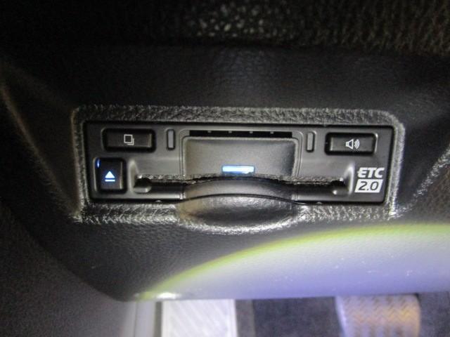 ヴォクシー S-Z DVD再生機能 スマートキープッシュスタート 両側電動パワースライドドア パワーウインドウ 1オナ ETC車載器 LEDライト デュアルエアコン アルミホイール 盗難防止装置 横滑り防止機能 ナビTV(10枚目)