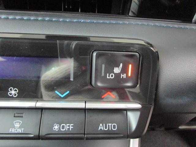 ヴォクシー S-Z DVD再生機能 スマートキープッシュスタート 両側電動パワースライドドア パワーウインドウ 1オナ ETC車載器 LEDライト デュアルエアコン アルミホイール 盗難防止装置 横滑り防止機能 ナビTV(18枚目)