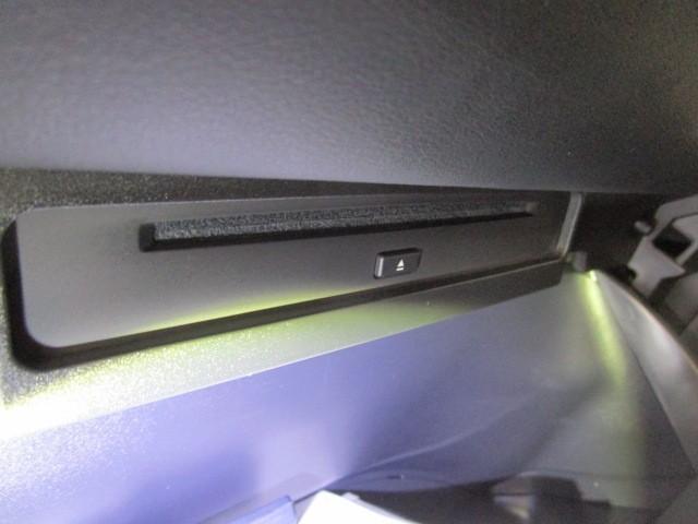 ヴォクシー S-Z DVD再生機能 スマートキープッシュスタート 両側電動パワースライドドア パワーウインドウ 1オナ ETC車載器 LEDライト デュアルエアコン アルミホイール 盗難防止装置 横滑り防止機能 ナビTV(32枚目)