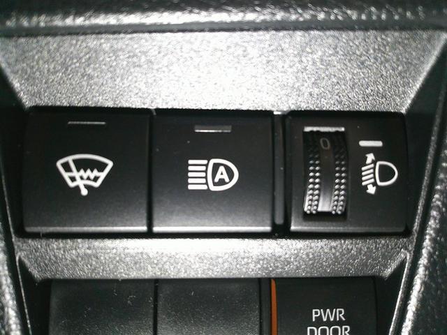 ノア G 衝突軽減ブレーキ 地上デジタル LEDライト TV アルミ キーフリー クルコン 盗難防止装置 DVD再生 横滑り防止 3列シート Bカメラ ETC スマートキー Wエアコン ウォークスルー(12枚目)