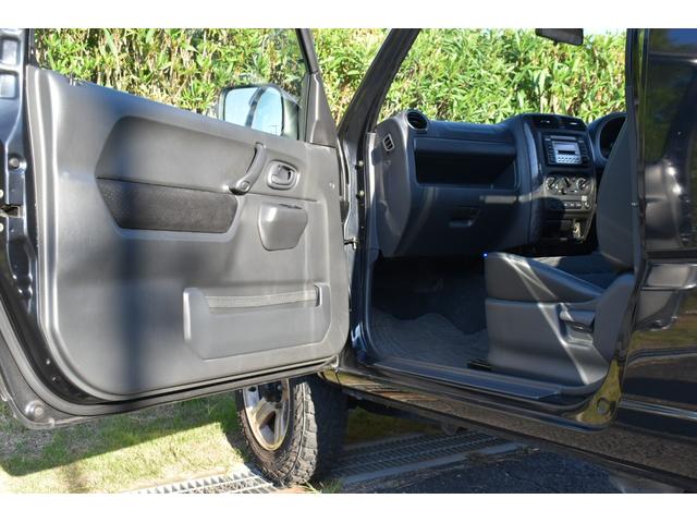 ジムニー ランドベンチャー　前オーナー様大阪府　禁煙車　５ＭＴ　シートヒーター　リフトアップ　社外マフラー　前後バンパーショート加工　車検対応（12枚目）