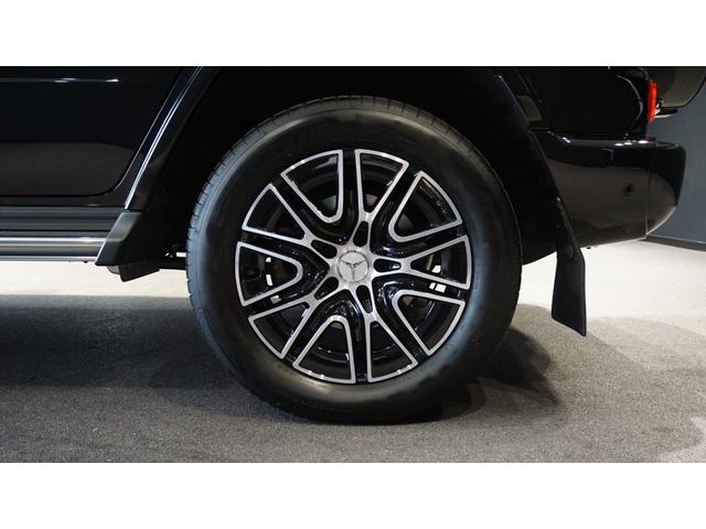 Ｇクラス Ｇ４５０ｄ　ＡＭＧラインパッケージ　ＭＡＮＵＦＡＫＴＵＲプログラム・プラス　ＭＡＮＵＦＡＫＴＵＲロゴパッケージ　ＭＡＮＵＦＡＫＴＵＲボディ同色スペアタイヤリング　ツートーンステアリング　シートベンチレーター　ガラススライディングルーフ（12枚目）