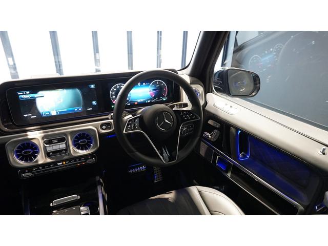 Ｇクラス Ｇ４５０ｄ　ＡＭＧラインパッケージ　ＭＡＮＵＦＡＫＴＵＲプログラム・プラス　ＭＡＮＵＦＡＫＴＵＲロゴパッケージ　ＭＡＮＵＦＡＫＴＵＲボディ同色スペアタイヤリング　ツートーンステアリング　シートベンチレーター　ガラススライディングルーフ（14枚目）