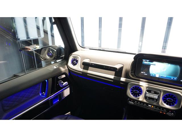 Ｇクラス Ｇ４５０ｄ　ＡＭＧラインパッケージ　ＭＡＮＵＦＡＫＴＵＲプログラム・プラス　ＭＡＮＵＦＡＫＴＵＲロゴパッケージ　ＭＡＮＵＦＡＫＴＵＲボディ同色スペアタイヤリング　ツートーンステアリング　シートベンチレーター　ガラススライディングルーフ（15枚目）
