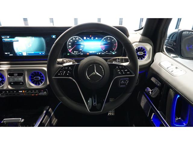 Ｇクラス Ｇ４５０ｄ　ＡＭＧラインパッケージ　ＭＡＮＵＦＡＫＴＵＲプログラム・プラス　ＭＡＮＵＦＡＫＴＵＲロゴパッケージ　ＭＡＮＵＦＡＫＴＵＲボディ同色スペアタイヤリング　ツートーンステアリング　シートベンチレーター　ガラススライディングルーフ（16枚目）