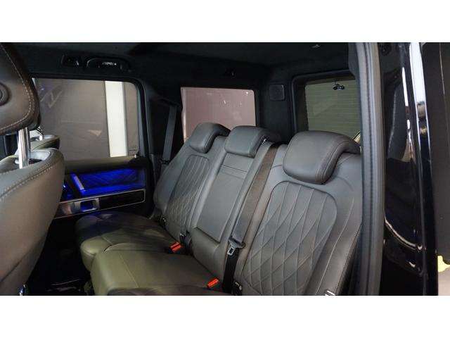 Ｇクラス Ｇ４５０ｄ　ＡＭＧラインパッケージ　ＭＡＮＵＦＡＫＴＵＲプログラム・プラス　ＭＡＮＵＦＡＫＴＵＲロゴパッケージ　ＭＡＮＵＦＡＫＴＵＲボディ同色スペアタイヤリング　ツートーンステアリング　シートベンチレーター　ガラススライディングルーフ（22枚目）