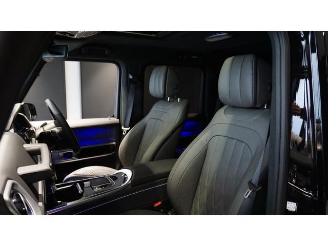 Ｇクラス Ｇ４５０ｄ　ＡＭＧラインパッケージ　ＭＡＮＵＦＡＫＴＵＲプログラム・プラス　ＭＡＮＵＦＡＫＴＵＲロゴパッケージ　ＭＡＮＵＦＡＫＴＵＲボディ同色スペアタイヤリング　ツートーンステアリング　シートベンチレーター　ガラススライディングルーフ（24枚目）