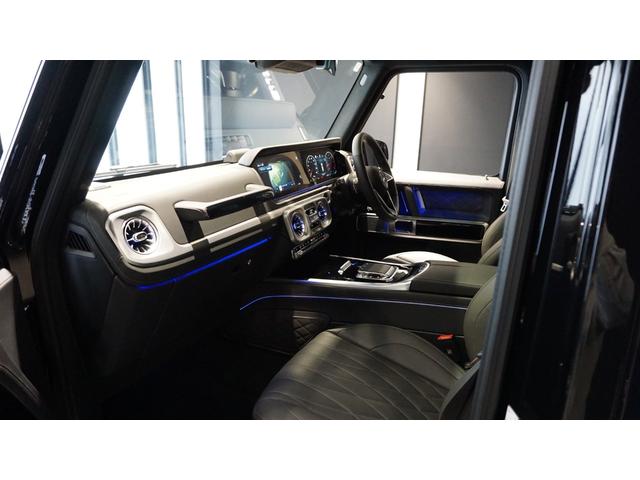 Ｇクラス Ｇ４５０ｄ　ＡＭＧラインパッケージ　ＭＡＮＵＦＡＫＴＵＲプログラム・プラス　ＭＡＮＵＦＡＫＴＵＲロゴパッケージ　ＭＡＮＵＦＡＫＴＵＲボディ同色スペアタイヤリング　ツートーンステアリング　シートベンチレーター　ガラススライディングルーフ（25枚目）