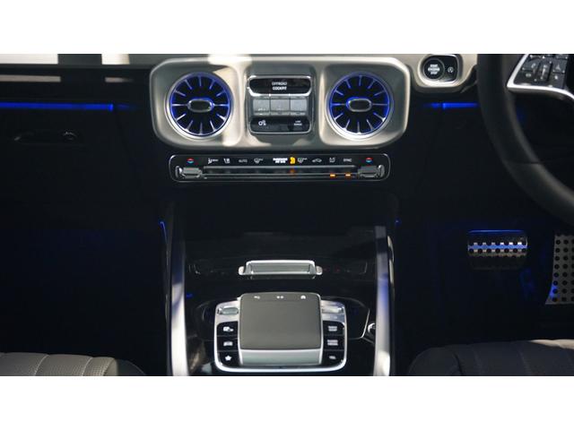 Ｇクラス Ｇ４５０ｄ　ＡＭＧラインパッケージ　ＭＡＮＵＦＡＫＴＵＲプログラム・プラス　ＭＡＮＵＦＡＫＴＵＲロゴパッケージ　ＭＡＮＵＦＡＫＴＵＲボディ同色スペアタイヤリング　ツートーンステアリング　シートベンチレーター　ガラススライディングルーフ（27枚目）