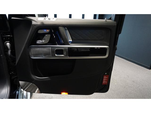 Ｇクラス Ｇ４５０ｄ　ＡＭＧラインパッケージ　ＭＡＮＵＦＡＫＴＵＲプログラム・プラス　ＭＡＮＵＦＡＫＴＵＲロゴパッケージ　ＭＡＮＵＦＡＫＴＵＲボディ同色スペアタイヤリング　ツートーンステアリング　シートベンチレーター　ガラススライディングルーフ（31枚目）