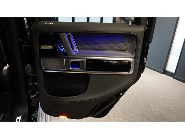Ｇクラス Ｇ４５０ｄ　ＡＭＧラインパッケージ　ＭＡＮＵＦＡＫＴＵＲプログラム・プラス　ＭＡＮＵＦＡＫＴＵＲロゴパッケージ　ＭＡＮＵＦＡＫＴＵＲボディ同色スペアタイヤリング　ツートーンステアリング　シートベンチレーター　ガラススライディングルーフ（34枚目）