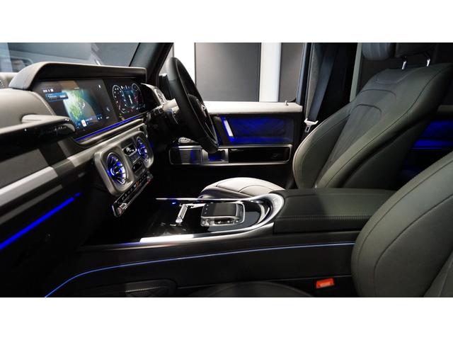 Ｇクラス Ｇ４５０ｄ　ＡＭＧラインパッケージ　ＭＡＮＵＦＡＫＴＵＲプログラム・プラス　ＭＡＮＵＦＡＫＴＵＲロゴパッケージ　ＭＡＮＵＦＡＫＴＵＲボディ同色スペアタイヤリング　ツートーンステアリング　シートベンチレーター　ガラススライディングルーフ（42枚目）