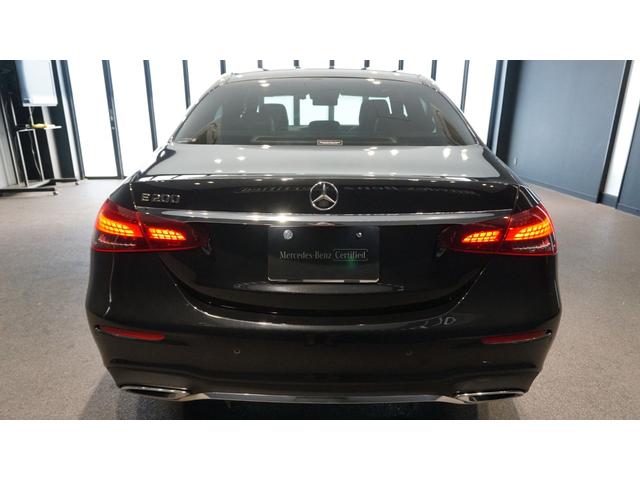 Ｅクラス Ｅ２００　スポーツ　エクスクルーシブパッケージ　　パノラミックスライディングルーフ　Ｂｕｒｍｅｓｔｅｒサラウンドサウンドシステム　エアバランスパッケージ　パフュームアトマイザー　３６０°カメラ　ナッパレザーシート（8枚目）