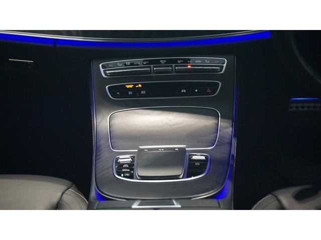 Ｅクラス Ｅ２００　スポーツ　エクスクルーシブパッケージ　　パノラミックスライディングルーフ　Ｂｕｒｍｅｓｔｅｒサラウンドサウンドシステム　エアバランスパッケージ　パフュームアトマイザー　３６０°カメラ　ナッパレザーシート（26枚目）