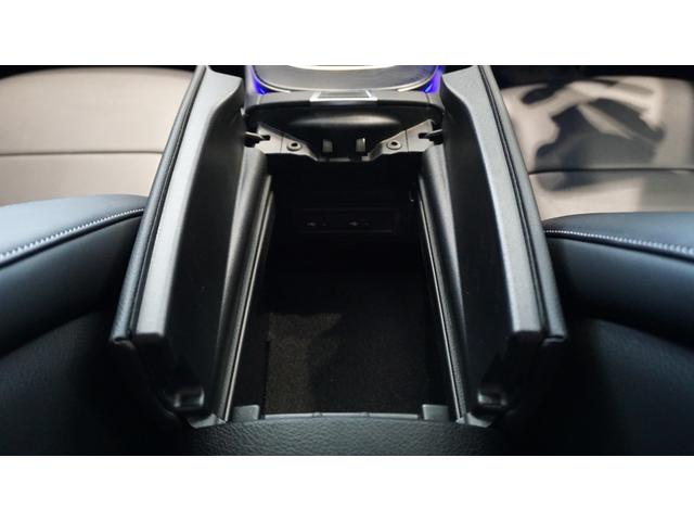 Ｅクラス Ｅ２００　スポーツ　エクスクルーシブパッケージ　　パノラミックスライディングルーフ　Ｂｕｒｍｅｓｔｅｒサラウンドサウンドシステム　エアバランスパッケージ　パフュームアトマイザー　３６０°カメラ　ナッパレザーシート（30枚目）