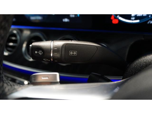 Ｅクラス Ｅ２００　スポーツ　エクスクルーシブパッケージ　　パノラミックスライディングルーフ　Ｂｕｒｍｅｓｔｅｒサラウンドサウンドシステム　エアバランスパッケージ　パフュームアトマイザー　３６０°カメラ　ナッパレザーシート（56枚目）