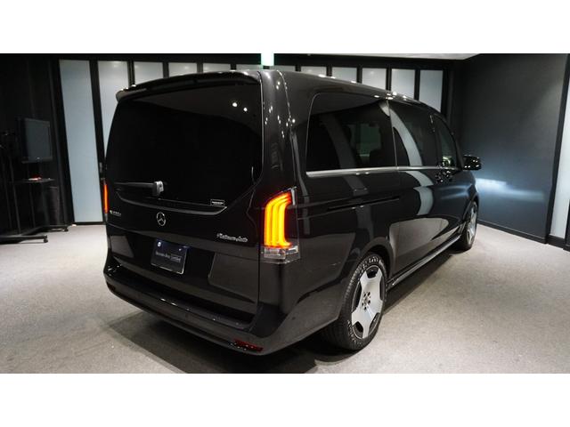 Vクラス V220dエクスクルーシブロングプラチナスイート エクスクルーシブシート(2列目)シートベンチレーター シートヒーター パノラミックスライディングルーフ Burmesterサラウンドシステム 360°カメラシステム AIRMATICサスペンション(9枚目)