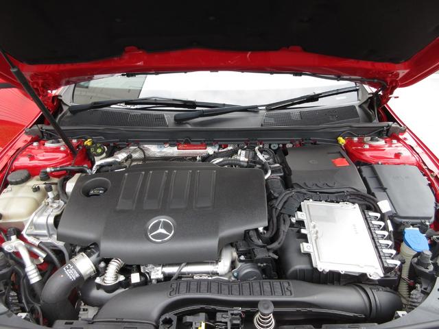 ＣＬＡクラス ＣＬＡ２００ｄ　ＡＭＧレザーエクスクルーシブパッケジ　ＡＭＧライン　レーダーセーフティーパッケージ　レザーエクスクルーシブパッケージ　アドバンストパッケージ　パノラミックスライディングルーフ（8枚目）