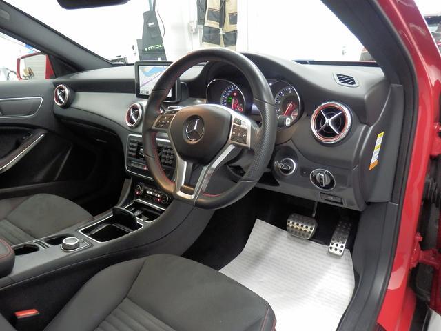 GLA180 スポーツ レーダーセーフティパッケージ・ナビゲーション・バックカメラ・運転席側パワーシート・バイキセノンヘッドライト・AMGアルミホイール(3枚目)