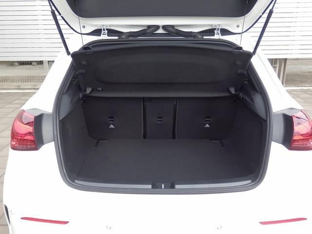 Ａクラス Ａ２００ｄ　ＡＭＧラインパッケージ　自社買取車・ワンオーナー車・パノラミックスライディングルーフ・ＡＭＧラインパッケージ・前席メモリー付きパワーシート、シートヒーター・ＭＢＵＸ　ＡＲナビゲーション・マルチビームＬＥＤヘッドライト（31枚目）