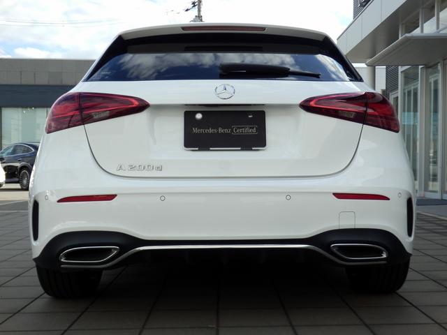 メルセデス・ベンツは全モデルに「水性塗料」を採用しています。従来の油性塗料に比べ、塗装時に出す有害物質を大幅に低減しており、地球環境の保護に貢献しています。