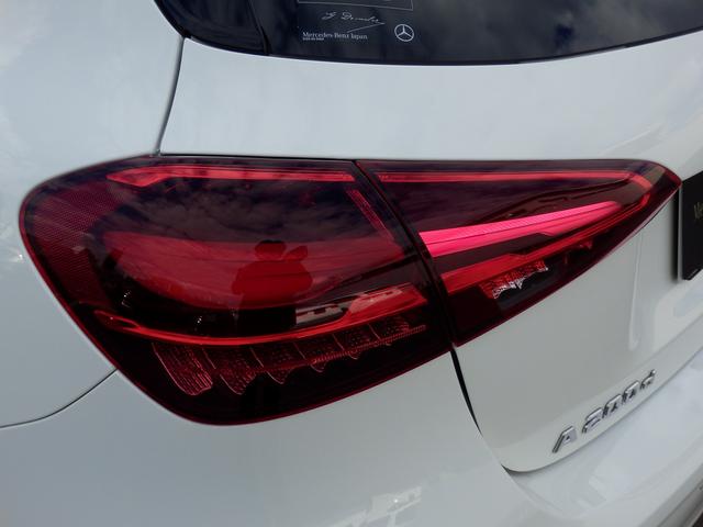 ＬＥＤヘッドライト：夜間走行時も良好な視界を確保し安心して運転できる高輝度ＬＥＤヘッドライトを装備！点灯速度が早く、消費電力も抑えられています。